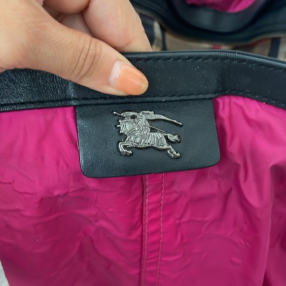 BURBERRY LONDON BUCKLEIGH NYLON TOTE - Picture 3 of 13